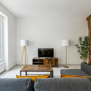 luxurious-2-bedroom-avenue-des-champs-lyses-saint.fr-paris.fr/